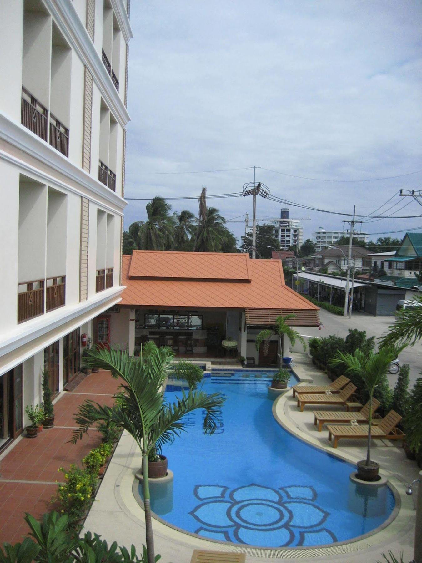 Narawan Hotel, מלון