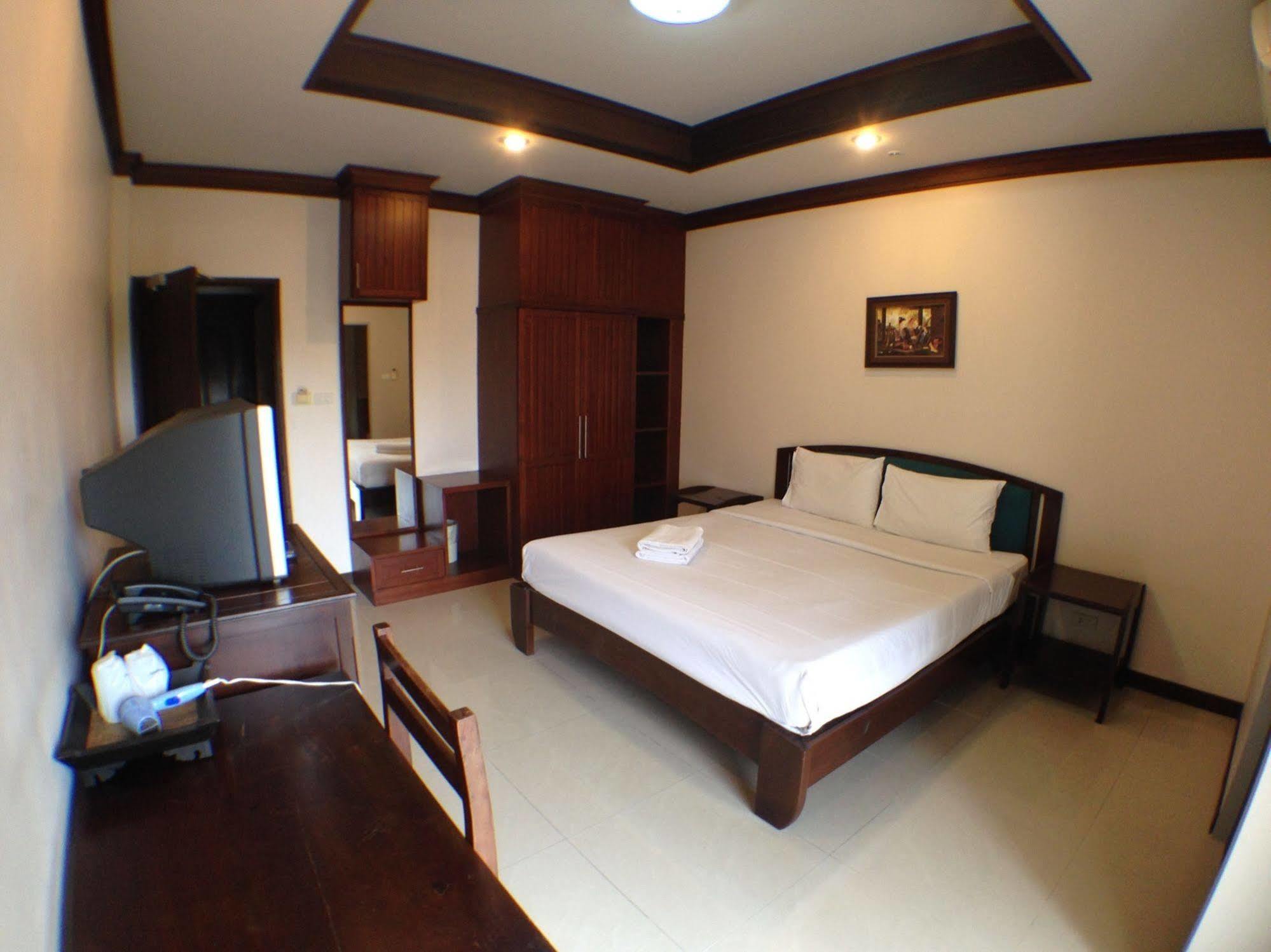 מלון Narawan Hotel,